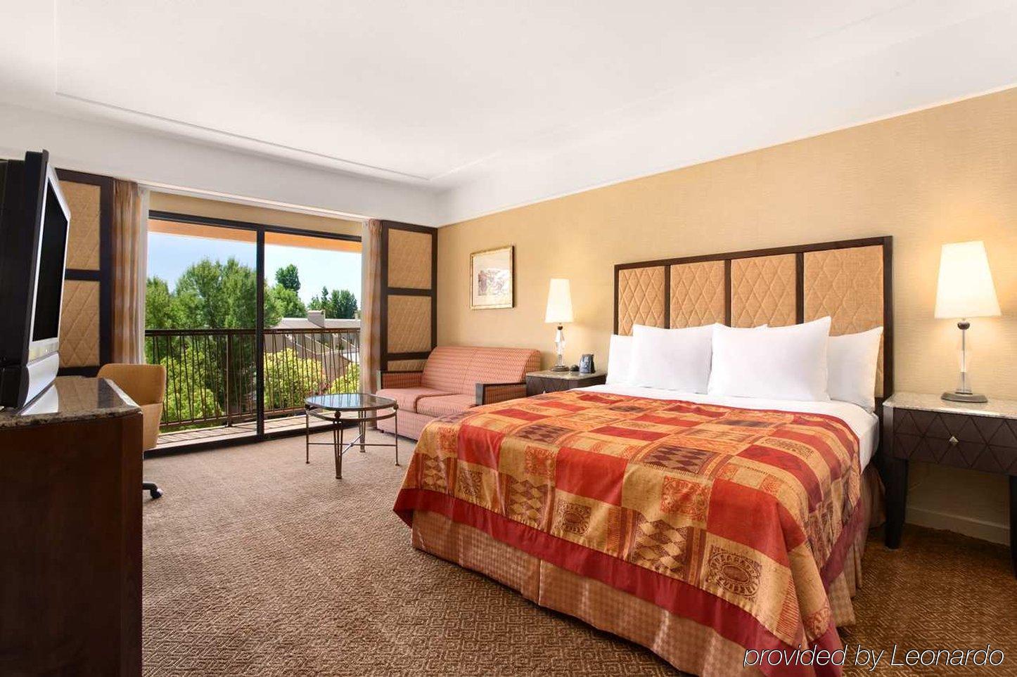 Hotel Hilton Stockton Habitación foto
